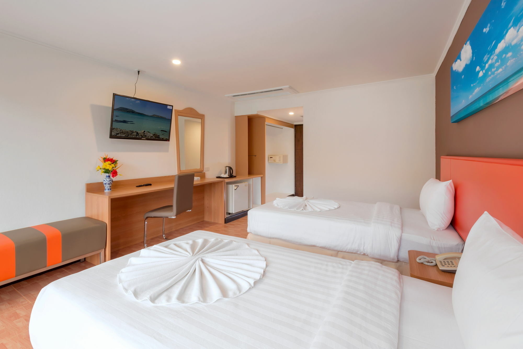 Patong 7Days Premium Hotel Phuket Exteriör bild